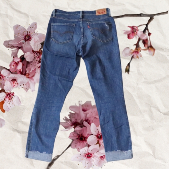 Levis 28" 721 high rise skinnys with raw hem and distressed detail - Picture 2 of 2